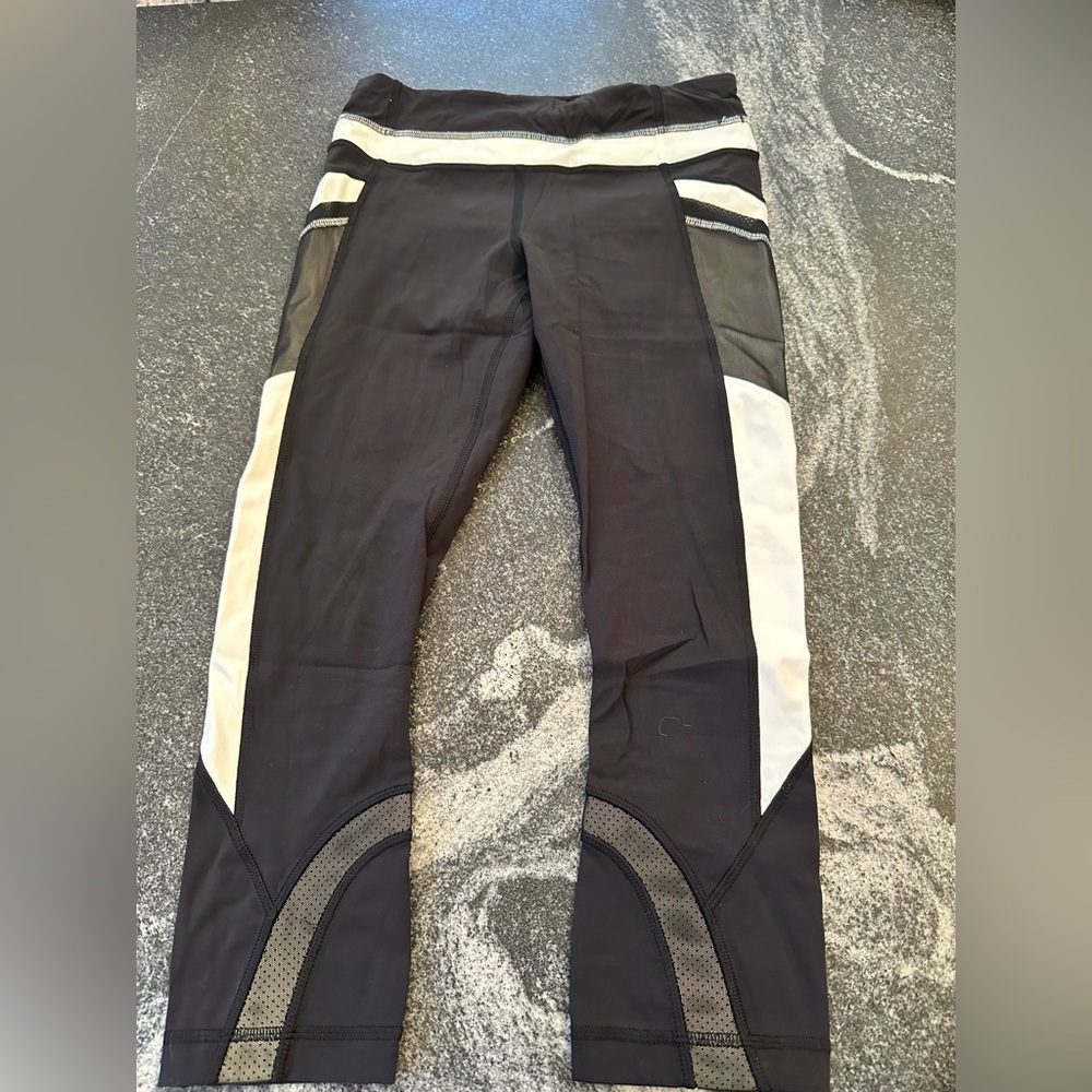 Lululemons Cropped Leggings Size 4